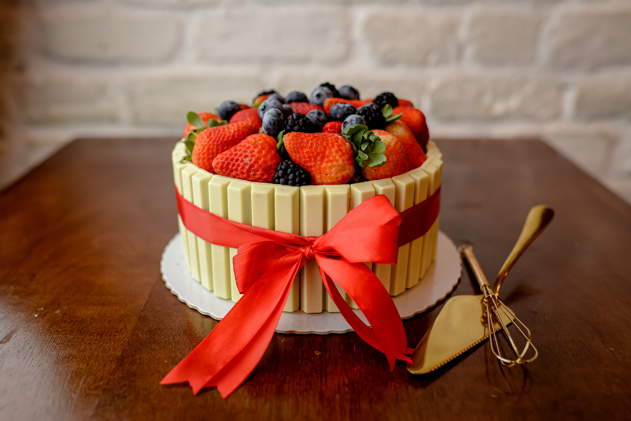 KitKat Branco com Frutas Vermelhas 18CM